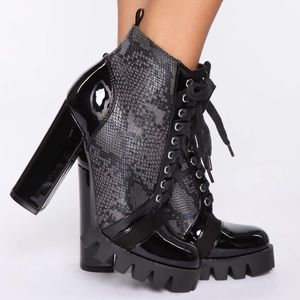 Super cute black booties